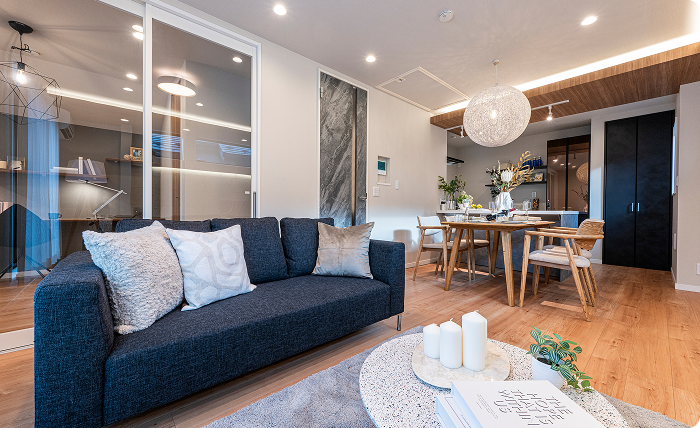 光と視線を操る、2階LDK